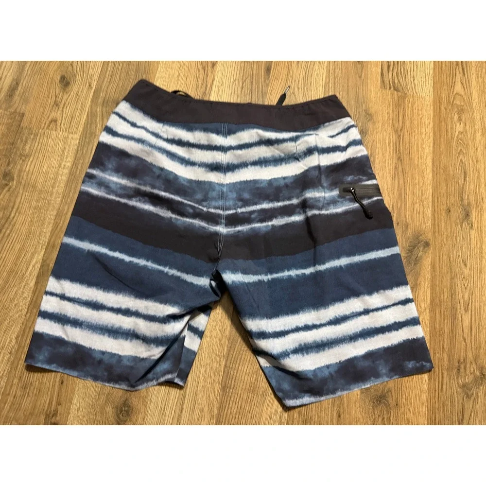 Dakine Board Shorts Mens 29 Blue Striped Surf Swim Trunks Excellent